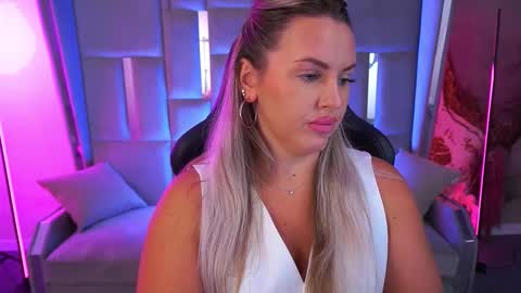 Kira online show from September 19, 2025, 9:37 pm