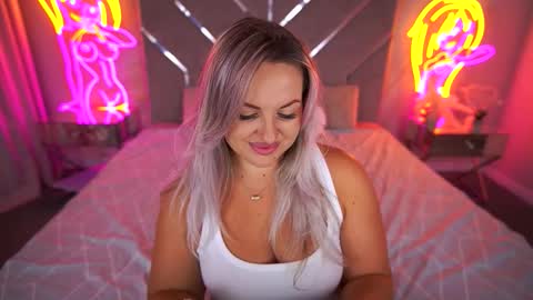 Kira online show from September 22, 2025, 10:01 pm