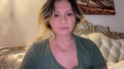 KiraDivine online show from January 6, 2026, 1:37 pm