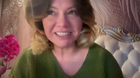 KiraDivine online show from February 11, 2026, 2:22 pm