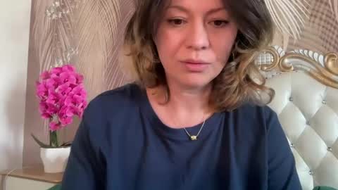 KiraDivine online show from May 7, 2026, 12:54 pm