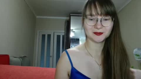 KiraGoldens online show from October 21, 2025, 6:14 am