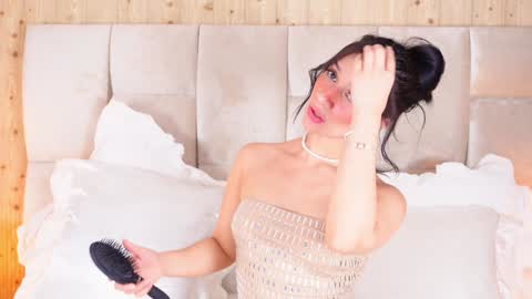 kira online show from December 15, 2024, 1:57 am