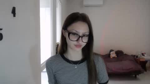 kirakittenn online show from October 18, 2025, 8:37 am