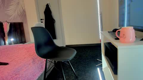 Kira online show from September 19, 2025, 1:51 am