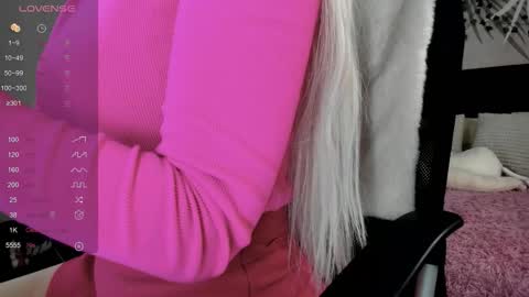 Kira online show from December 2, 2025, 1:55 am