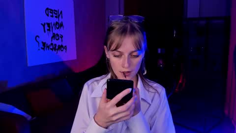 Snapshot of kiramontoyaa chatting on September 17, 2025, 8:32 pm Kira online show from September 17, 2025, 8:32 pm