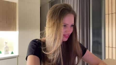 Kira online show from December 19, 2025, 5:31 pm