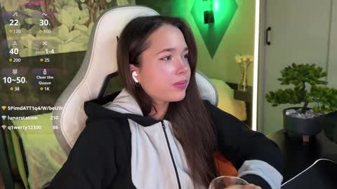 Kira online show from February 24, 2025, 1:53 pm