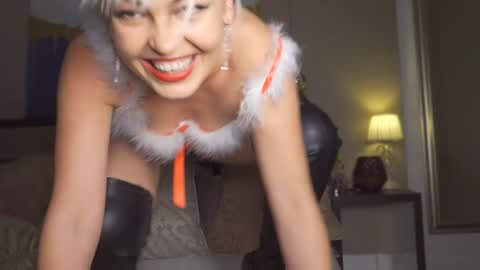 kirasunny online show from December 23, 2024, 9:29 pm