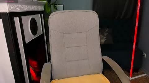 kiraxmoon online show from February 26, 2025, 7:09 am