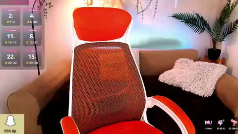 kiraxmoon online show from March 7, 2025, 12:37 am