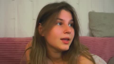 Snapshot of kirazephyr chatting on October 15, 2025, 7:52 am Kira online show from October 15, 2025, 7:52 am