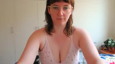 Snapshot of kirbythefae chatting on January 15, 2026, 1:21 am Kirby online show from January 15, 2026, 1:21 am