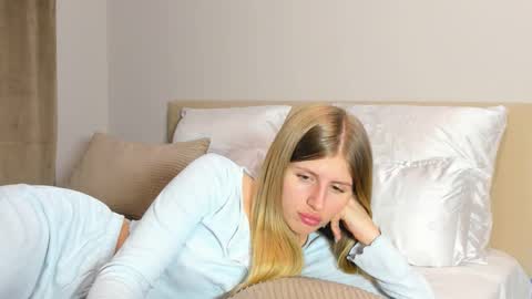 Kira online show from January 15, 2026, 7:06 pm