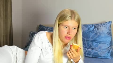 Kira online show from May 15, 2026, 9:22 pm