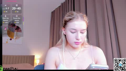 Chloe online show from April 19, 2026, 2:55 am