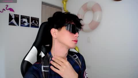 kiss_whitee online show from September 14, 2025, 3:11 pm