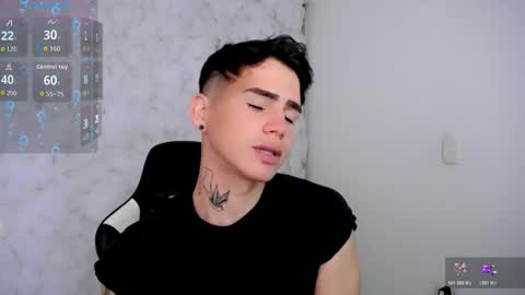 kiss_whitee online show from October 30, 2025, 2:40 pm