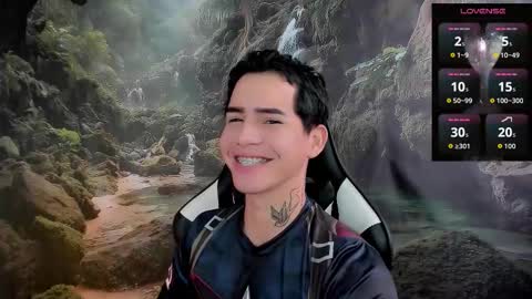 kiss_whitee online show from February 24, 2026, 2:04 pm