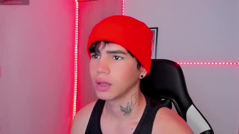 kiss_whitee online show from March 23, 2026, 8:02 pm