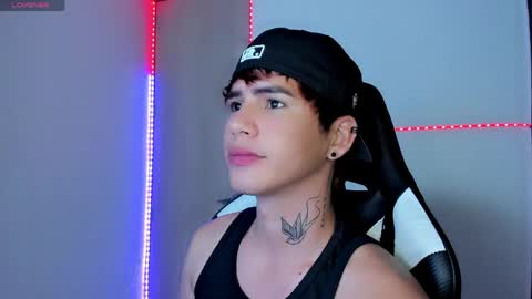 kiss_whitee online show from March 26, 2026, 9:48 am