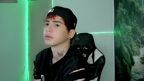 kiss_whitee online show from April 2, 2026, 2:31 am