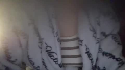 kissandtell1357 online show from October 27, 2025, 1:53 am