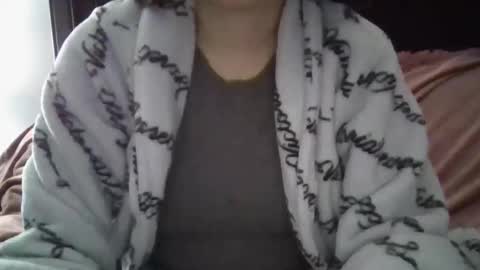 kissandtell1357 online show from November 3, 2025, 2:57 am