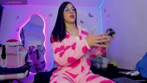 kisses_of_daniela online show from May 7, 2026, 4:07 am