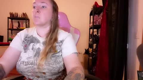 kissica online show from October 29, 2025, 6:53 pm