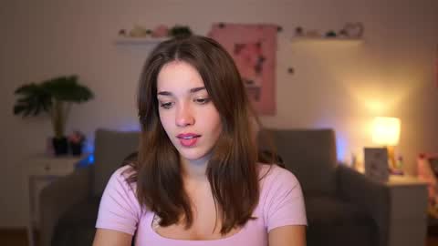 Sisi online show from December 16, 2025, 7:19 pm