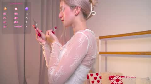 Kate  online show from September 26, 2025, 2:21 pm