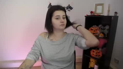 kissleoxx online show from November 1, 2025, 1:57 pm