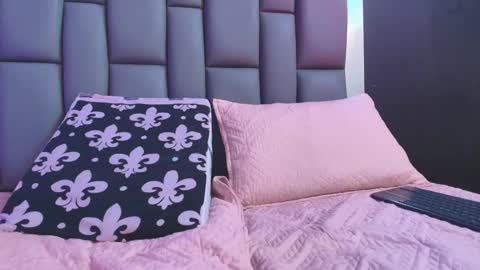 Snapshot of kissme_luna chatting on September 16, 2025, 7:04 pm BELLA FLAME online show from September 16, 2025, 7:04 pm