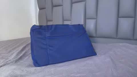 BELLA FLAME online show from January 13, 2026, 7:08 pm