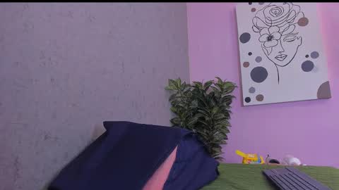 BELLA FLAME online show from February 10, 2026, 7:18 pm