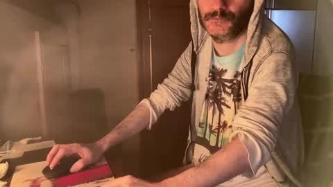 kissofbanned1983 online show from May 4, 2026, 8:43 am