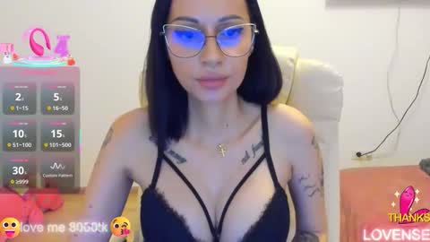 kisssnicol online show from October 12, 2025, 3:44 pm