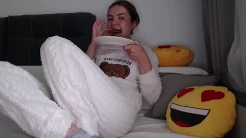 Im Amaia   Everyone Merry Christmas  online show from July 28, 2026, 6:20 am
