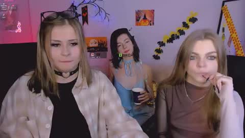 Snapshot of kitniss_dreamy chatting on October 31, 2025, 9:49 pm kitniss online show from October 31, 2025, 9:49 pm