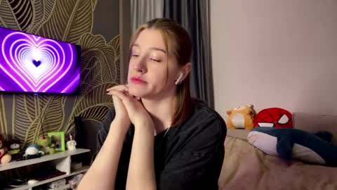 Tanesha online show from April 9, 2026, 2:44 pm