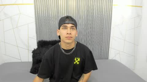 kitsune_44 online show from April 2, 2026, 7:22 pm