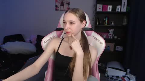 kitsuneyX online show from June 5, 2026, 12:39 am