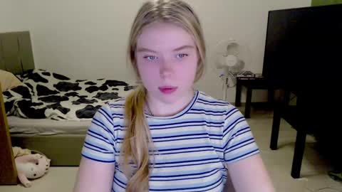 Jennyblonde and Emmabrunette online show from December 1, 2024, 7:36 pm