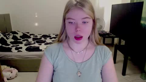 Jennyblonde and Emmabrunette online show from December 4, 2024, 11:52 am