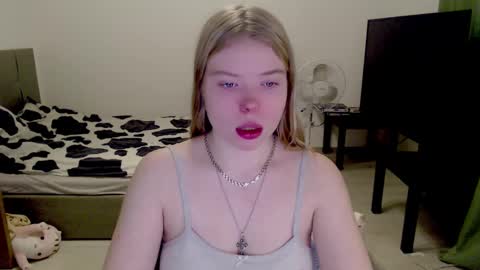 Jennyblonde and Emmabrunette online show from December 9, 2024, 3:07 am