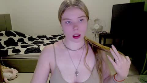 Jennyblonde and Emmabrunette online show from December 12, 2024, 7:04 pm