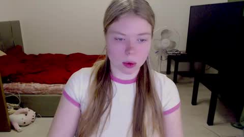 Jennyblonde and Emmabrunette online show from January 15, 2025, 1:41 pm