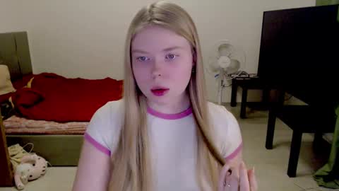 Jennyblonde and Emmabrunette online show from February 5, 2025, 5:31 pm